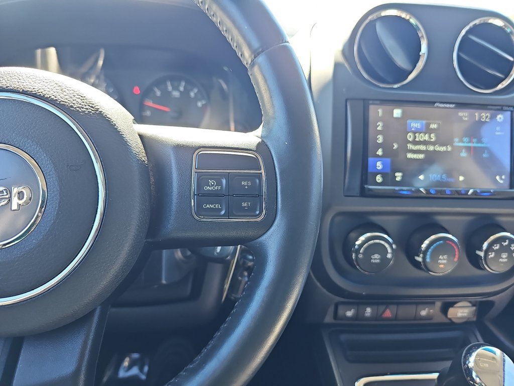 Used 2012 Jeep Compass Latitude FWD image 18