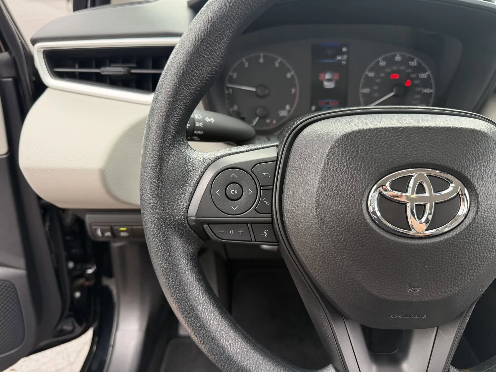Used 2024 Toyota Corolla LE image 19