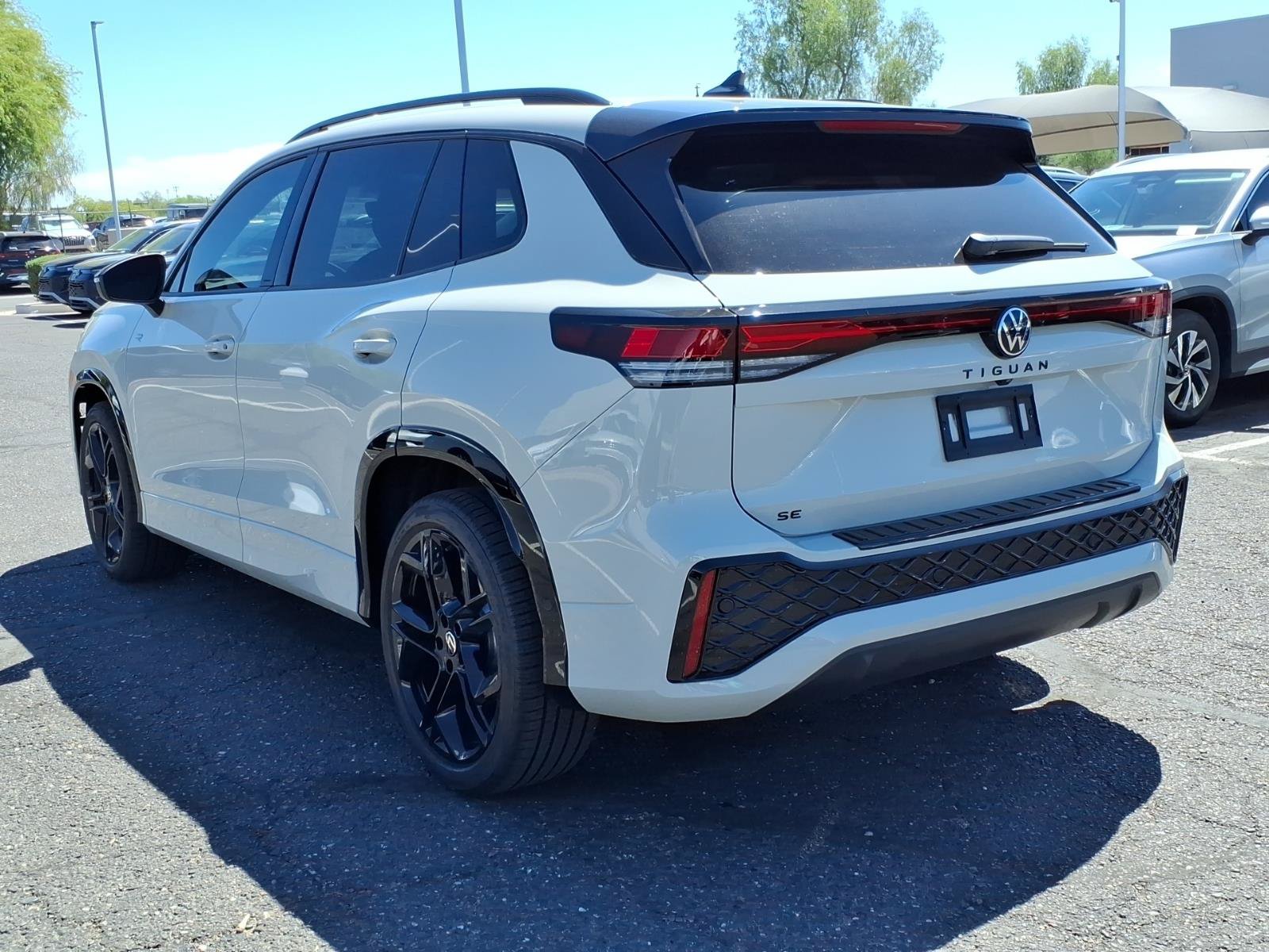 New 2026 Volkswagen Tiguan SE R-Line FWD image 3