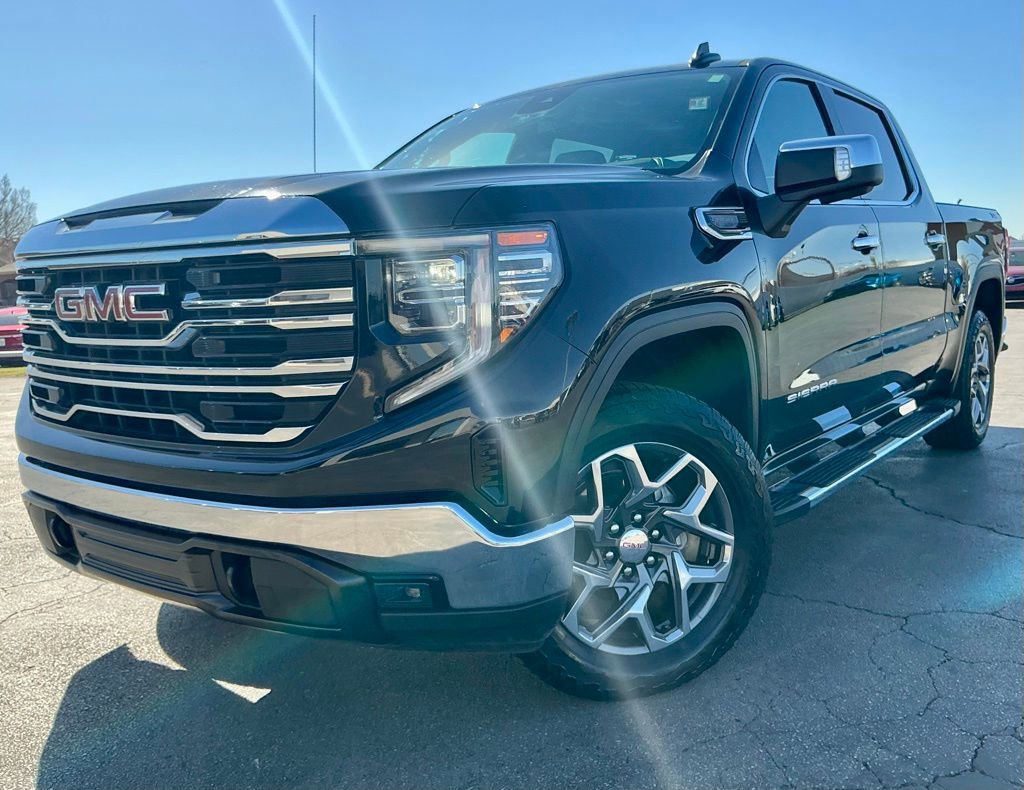 Used 2022 GMC Sierra 1500 SLT image 2