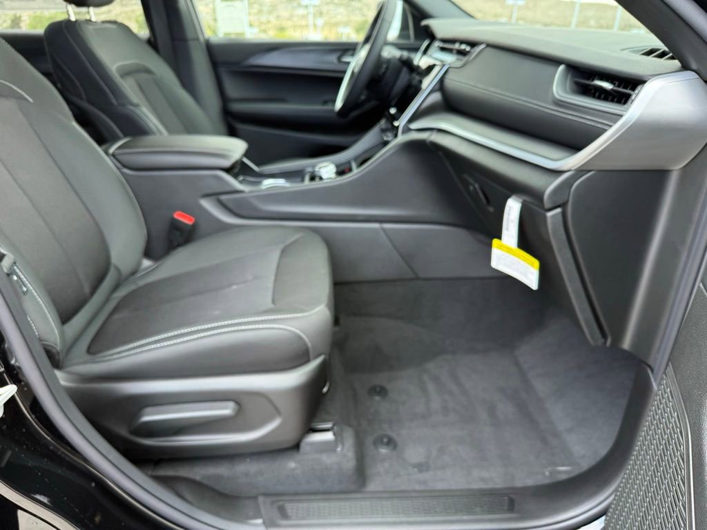 New 2026 Jeep Grand Cherokee L Laredo AWD/4WD image 27