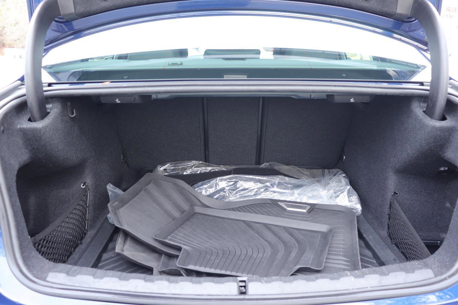 Used 2020 BMW 330i Sedan w/ Premium Package image 14