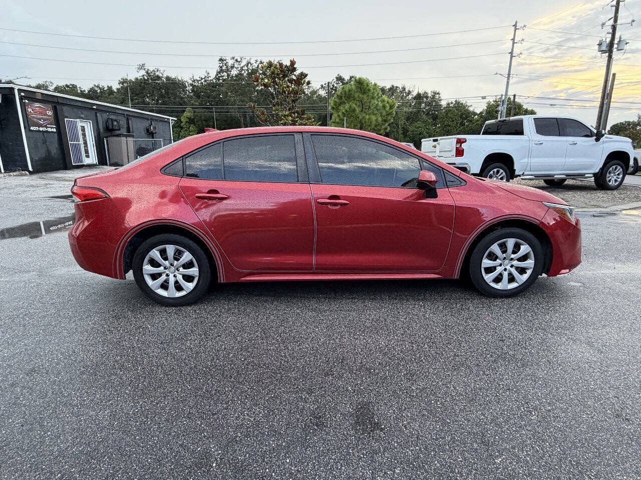 Used 2021 Toyota Corolla LE FWD image 2