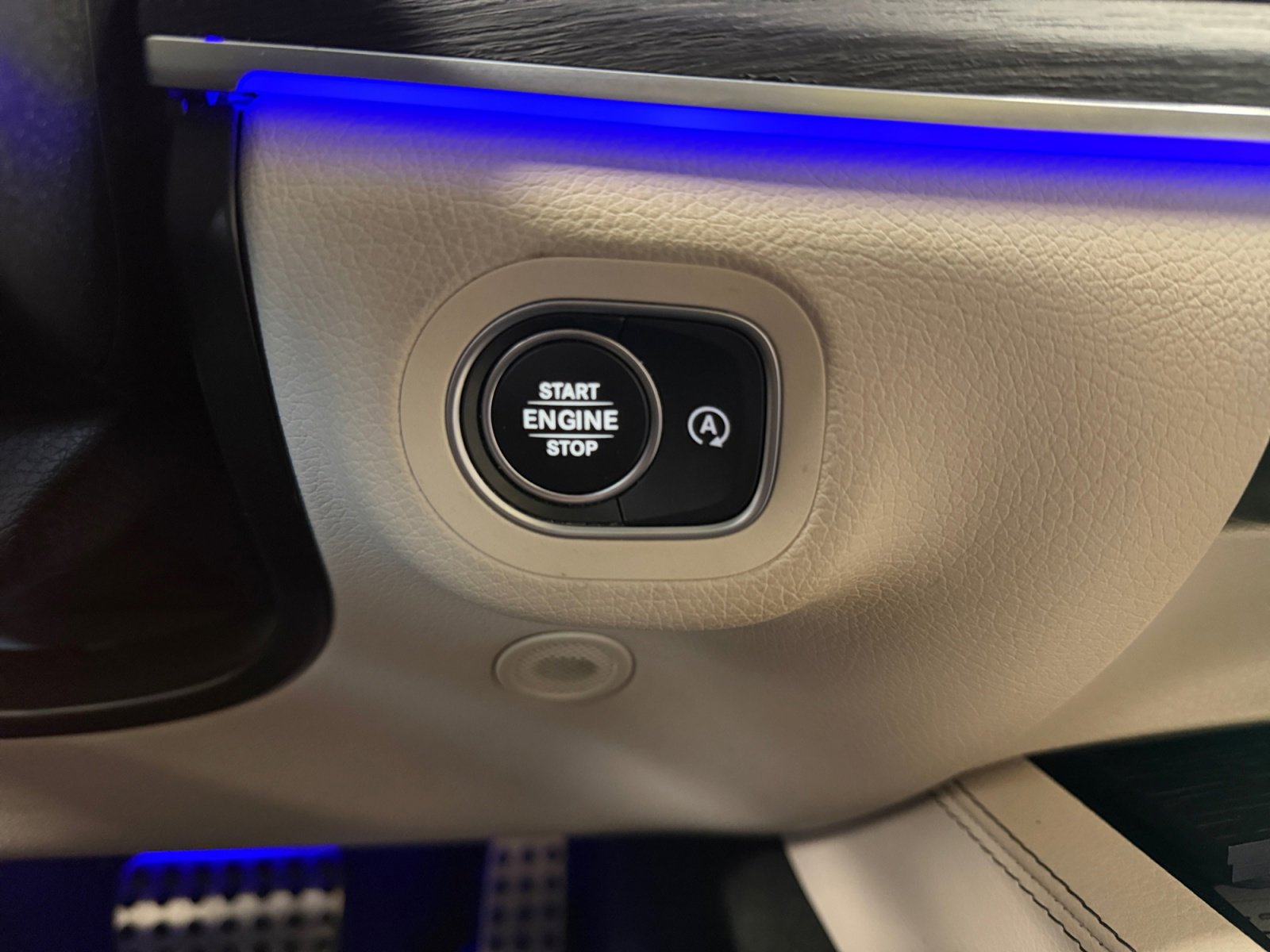 Used 2022 Mercedes-Benz GLS 450 4MATIC image 31