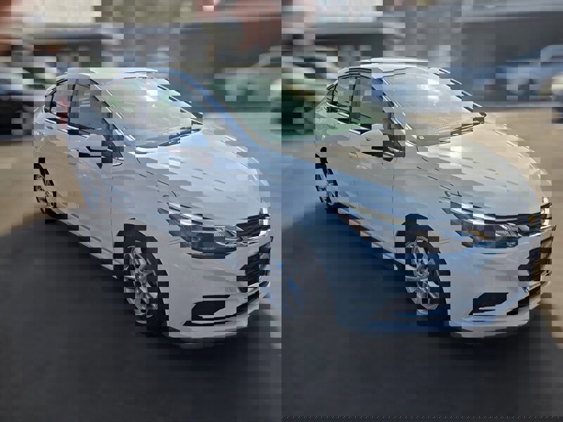 Used 2017 Chevrolet Cruze LT w/ Convenience Package image 4