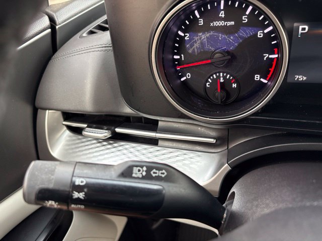 Used 2024 Kia Carnival LX FWD image 19