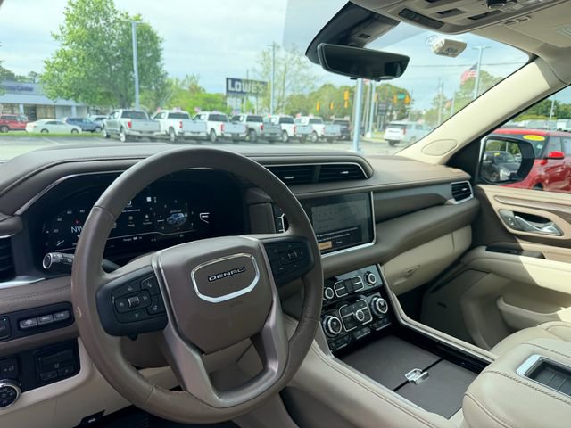 Used 2022 GMC Yukon XL Denali w/ Denali Premium Package image 14