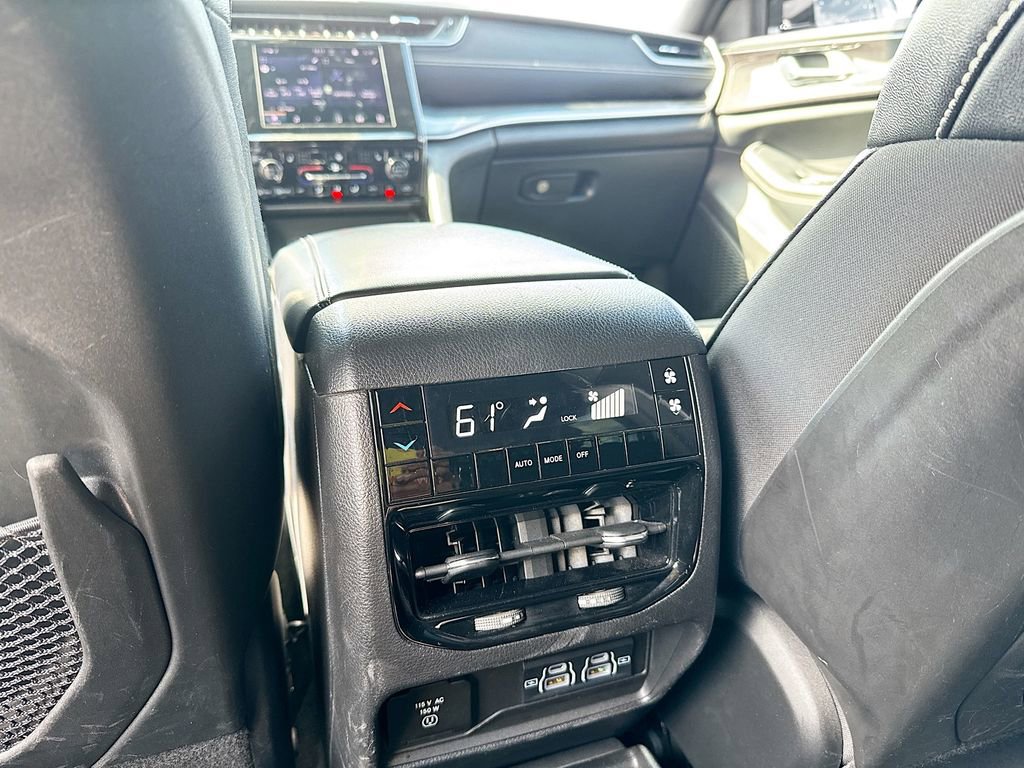 Used 2023 Jeep Grand Cherokee L Laredo image 20