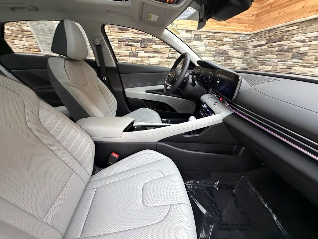 Certified 2025 Hyundai Elantra Limited w/ Cargo Package image 14