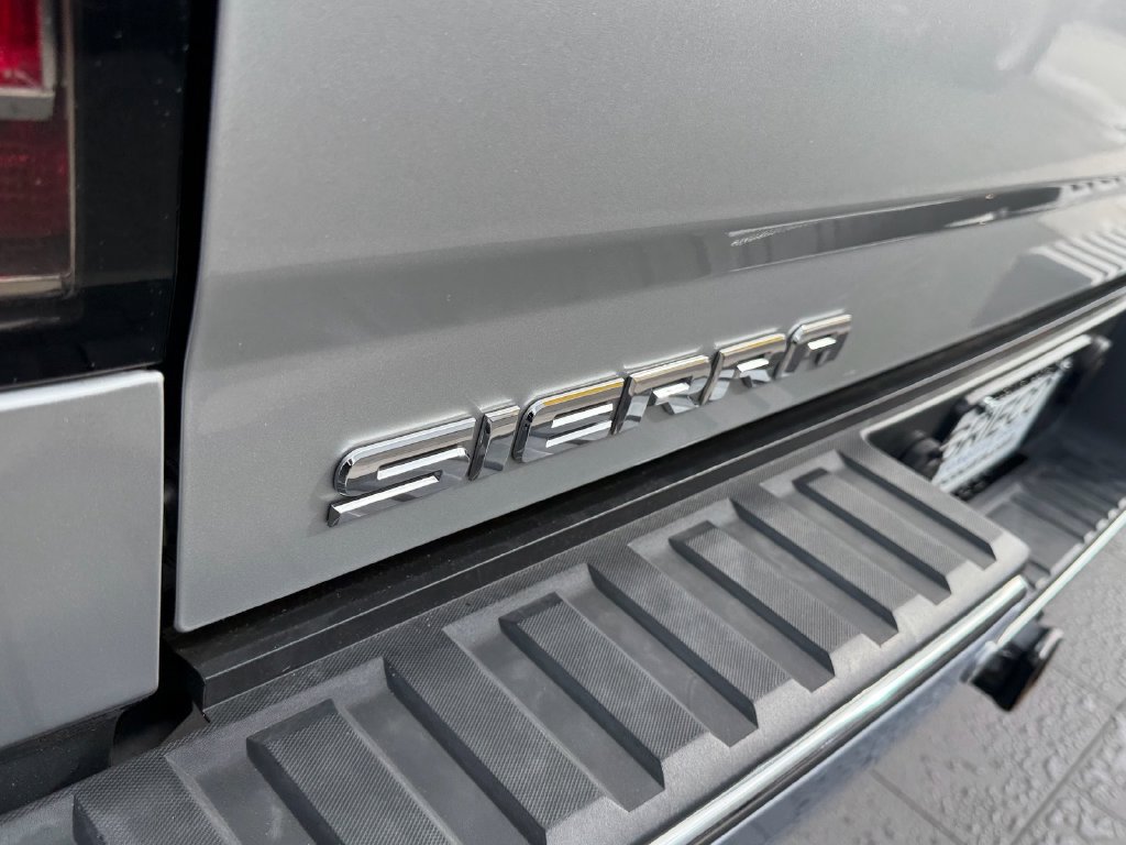 Used 2018 GMC Sierra 1500 SLT AWD/4WD image 16