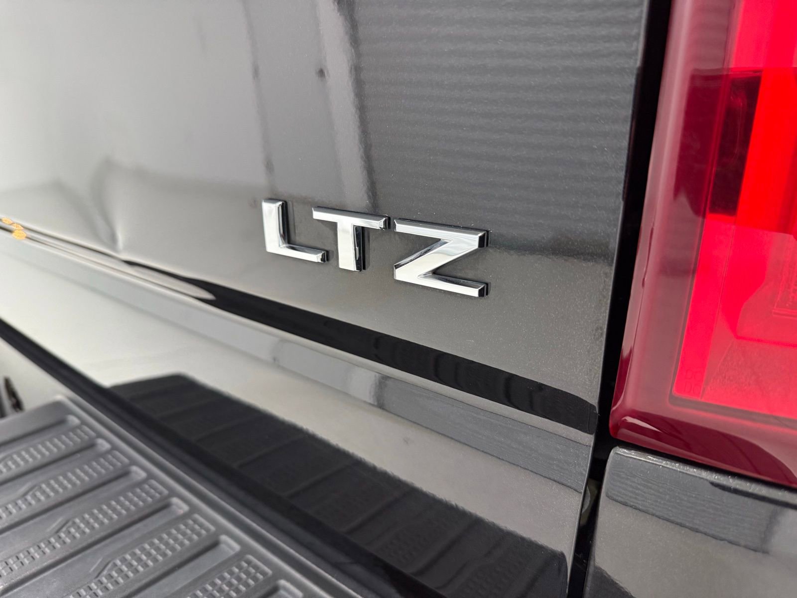 Used 2022 Chevrolet Silverado 2500 LTZ w/ LTZ Convenience Package image 8