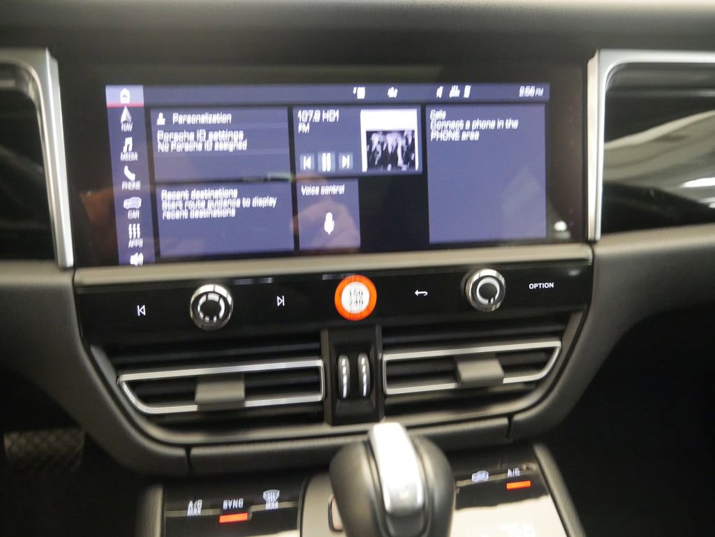 Certified 2023 Porsche Macan image 43