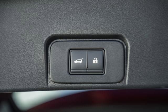 Used 2022 Nissan Rogue SV w/ SV Premium Package image 10