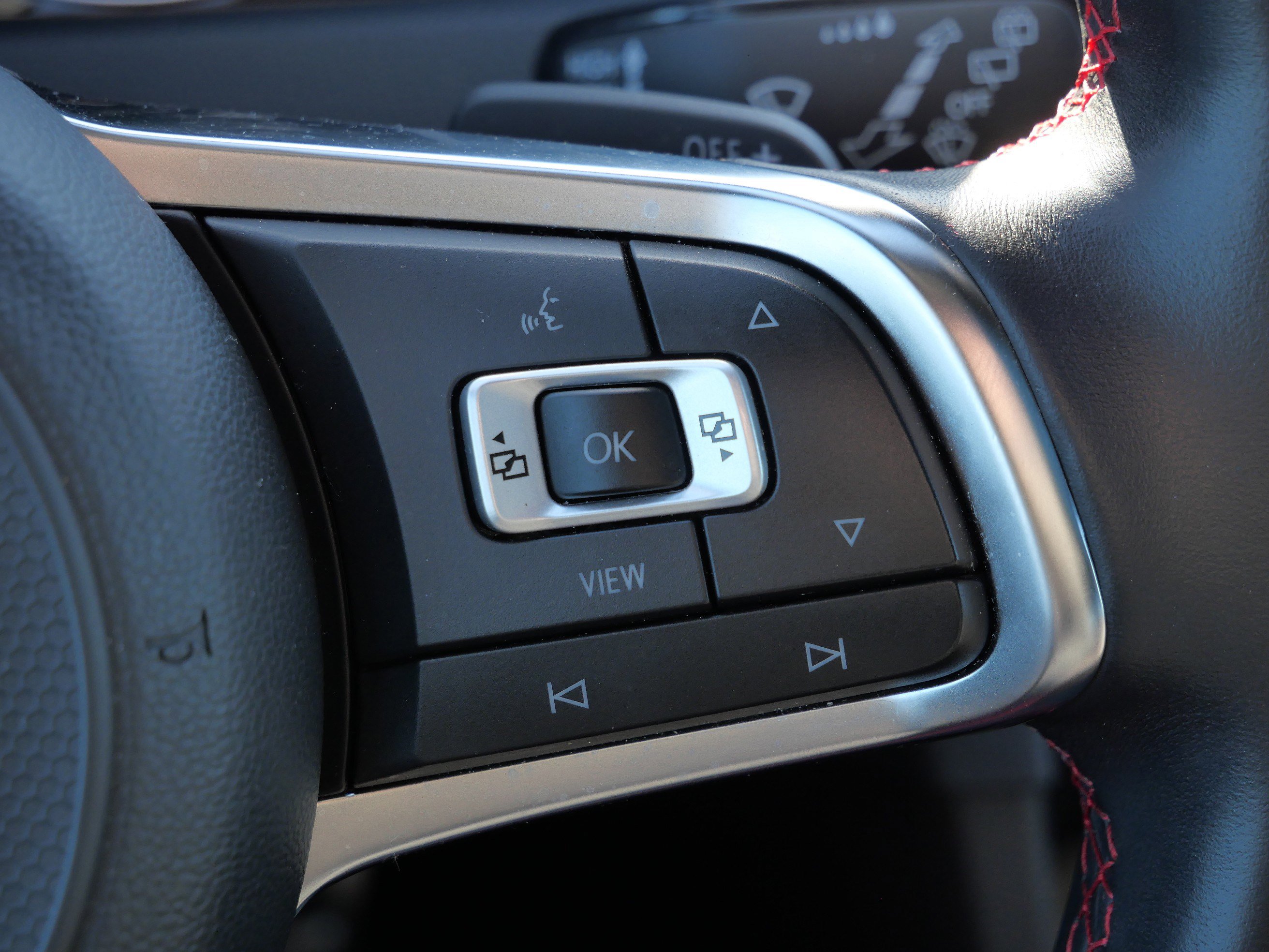 Used 2021 Volkswagen GTI SE image 31