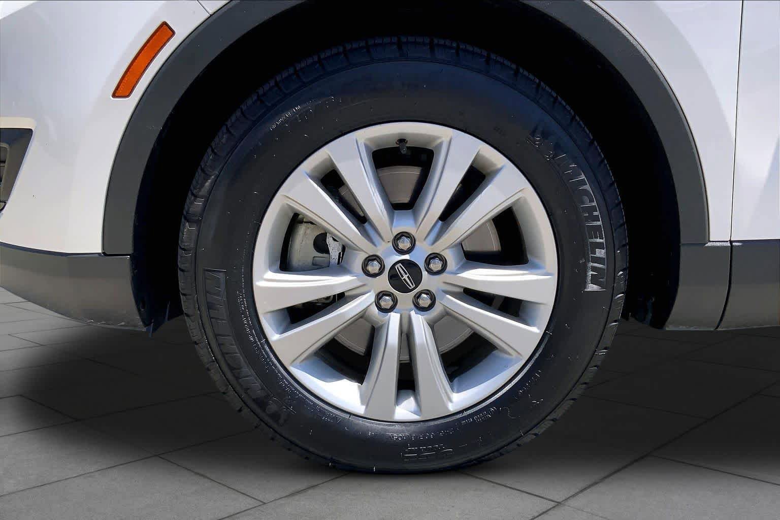 Used 2017 Lincoln MKX Premiere FWD image 11
