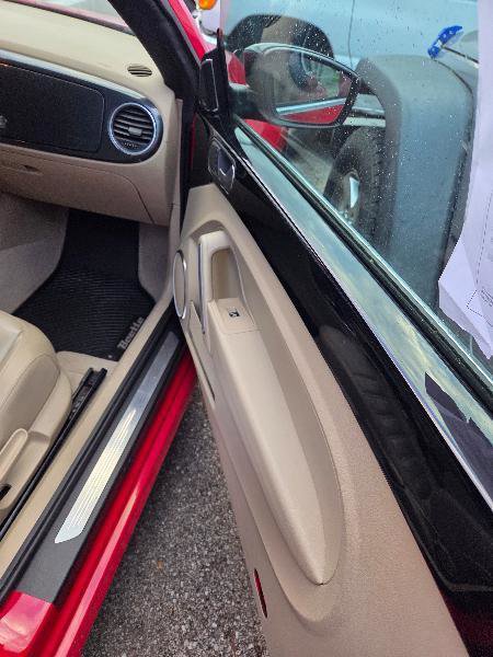 Used 2013 Volkswagen Beetle 2.0T image 15