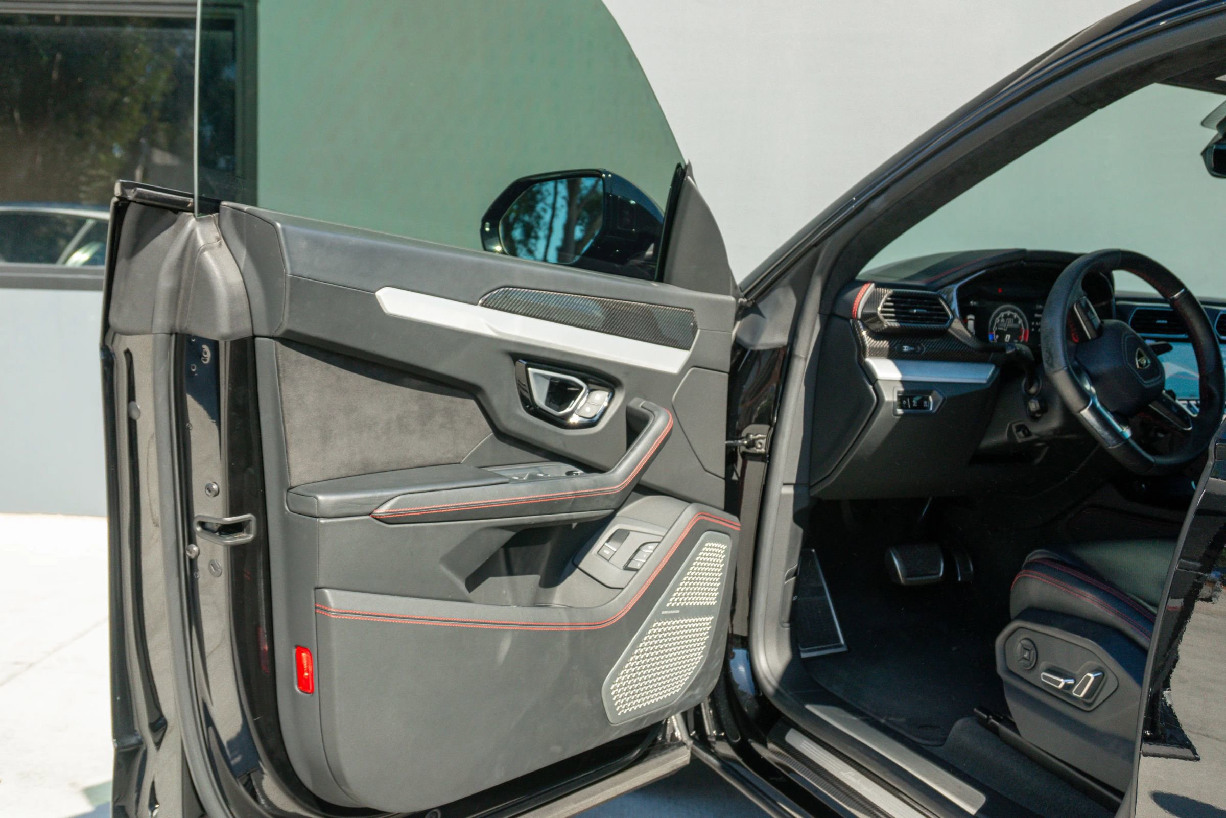 Used 2020 Lamborghini Urus image 74