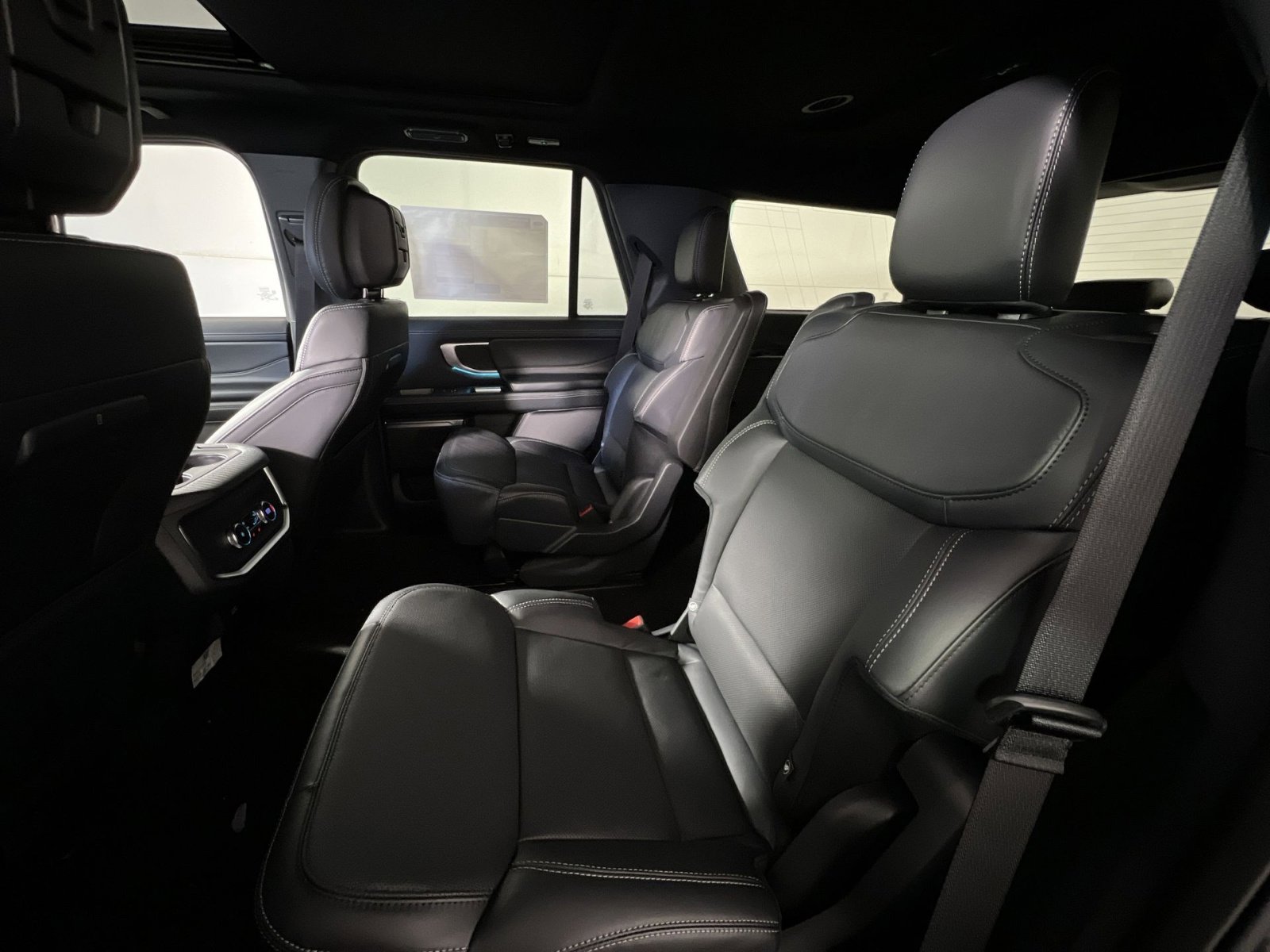 New 2026 Ford Expedition Platinum image 25