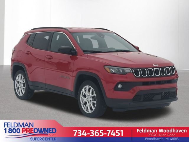 Used 2023 Jeep Compass Latitude AWD/4WD image 1