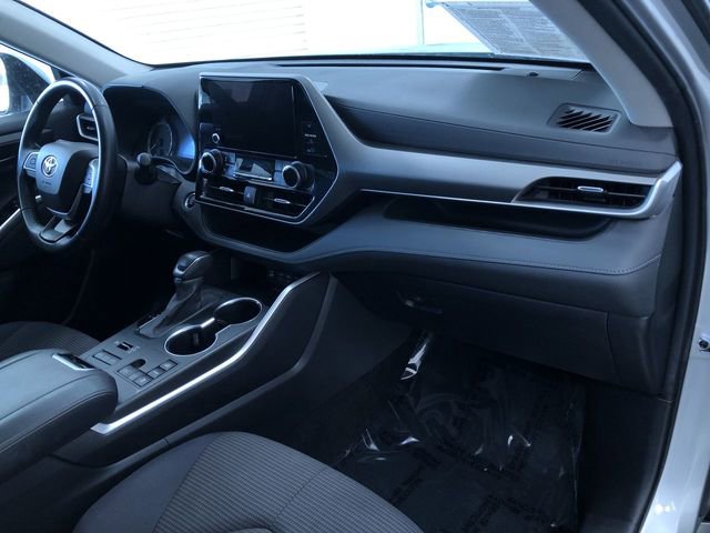Used 2024 Toyota Highlander LE image 25