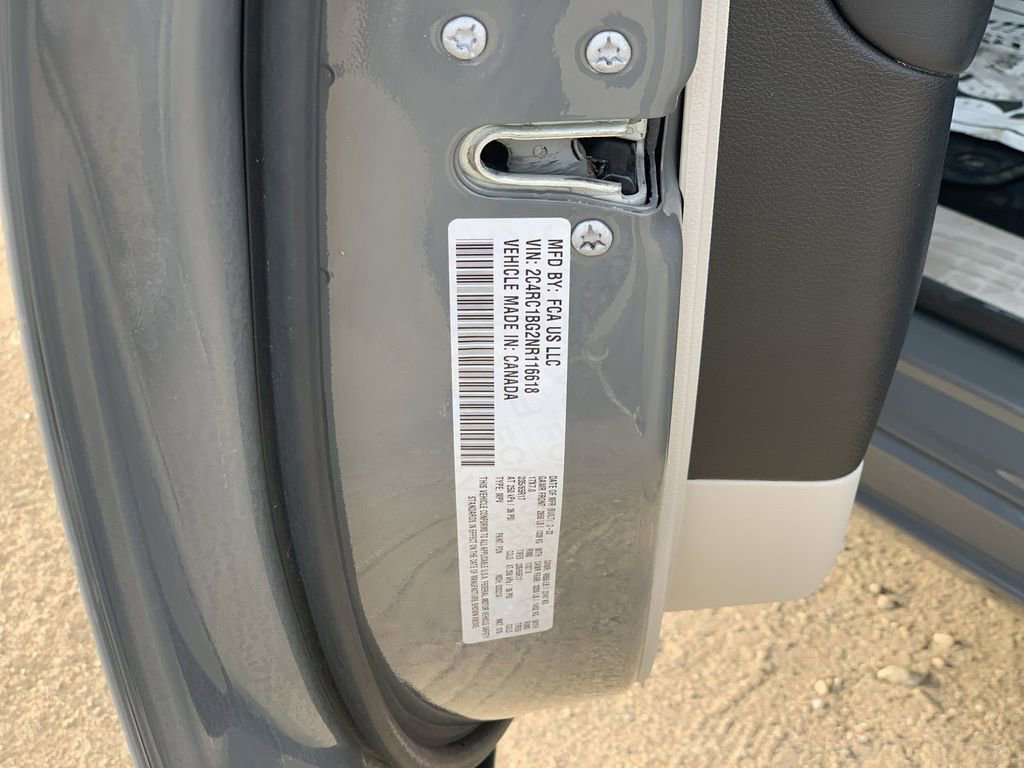 Used 2022 Chrysler Pacifica Touring-L image 32