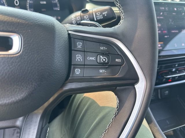 Used 2025 Jeep Grand Cherokee Altitude image 43