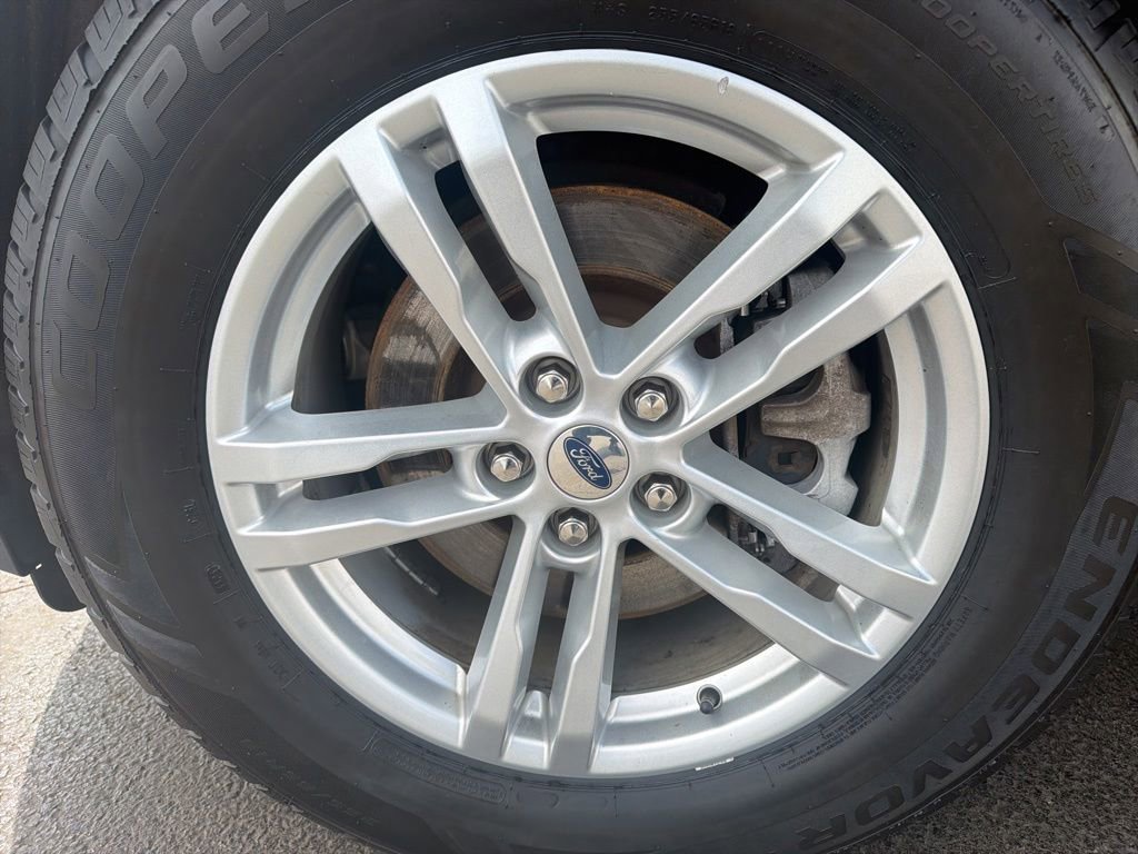 Used 2022 Ford Explorer XLT w/ Equipment Group 202A AWD/4WD image 47