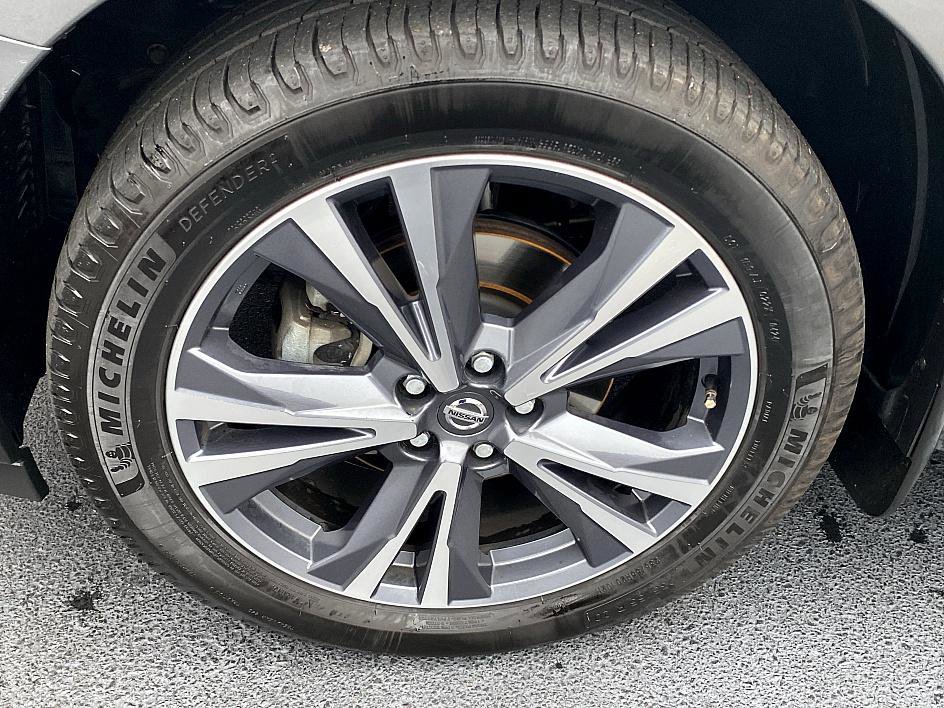 Used 2020 Nissan Pathfinder Platinum image 9