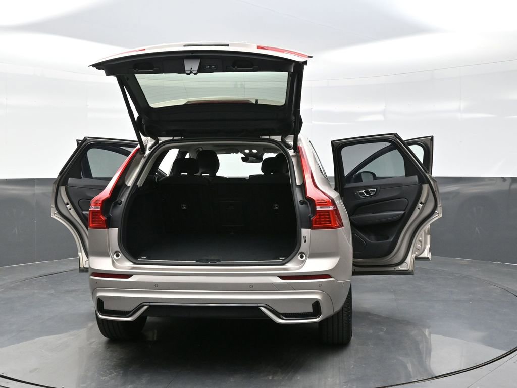 Used 2025 Volvo XC60 B5 Plus image 39