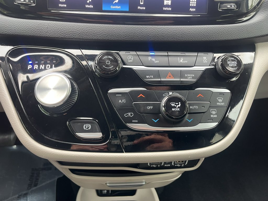 Used 2024 Chrysler Pacifica Touring-L FWD image 18