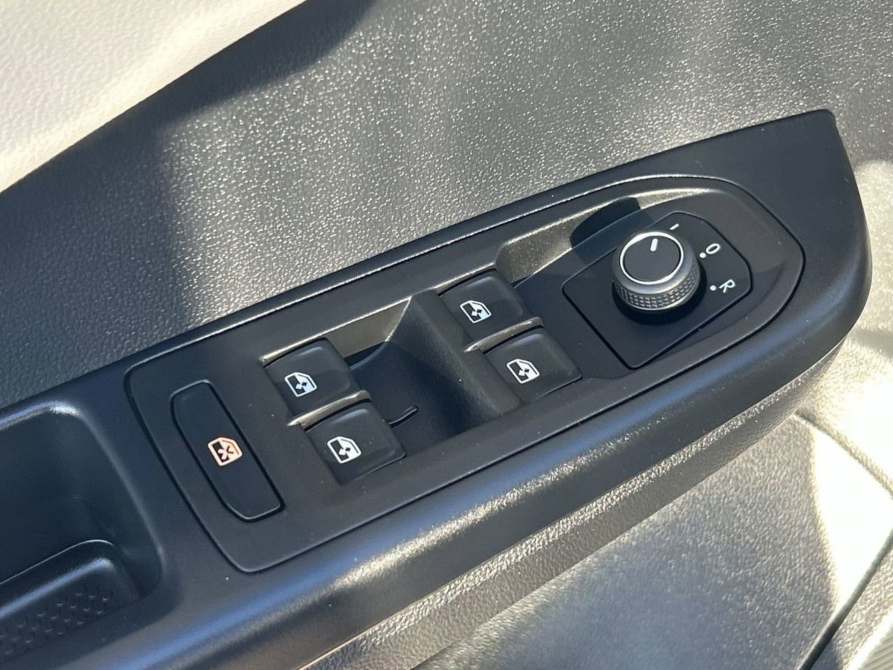 Certified 2025 Volkswagen Taos S FWD image 17