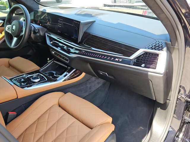 Used 2025 BMW X7 xDrive40i w/ M Sport Package AWD/4WD image 22