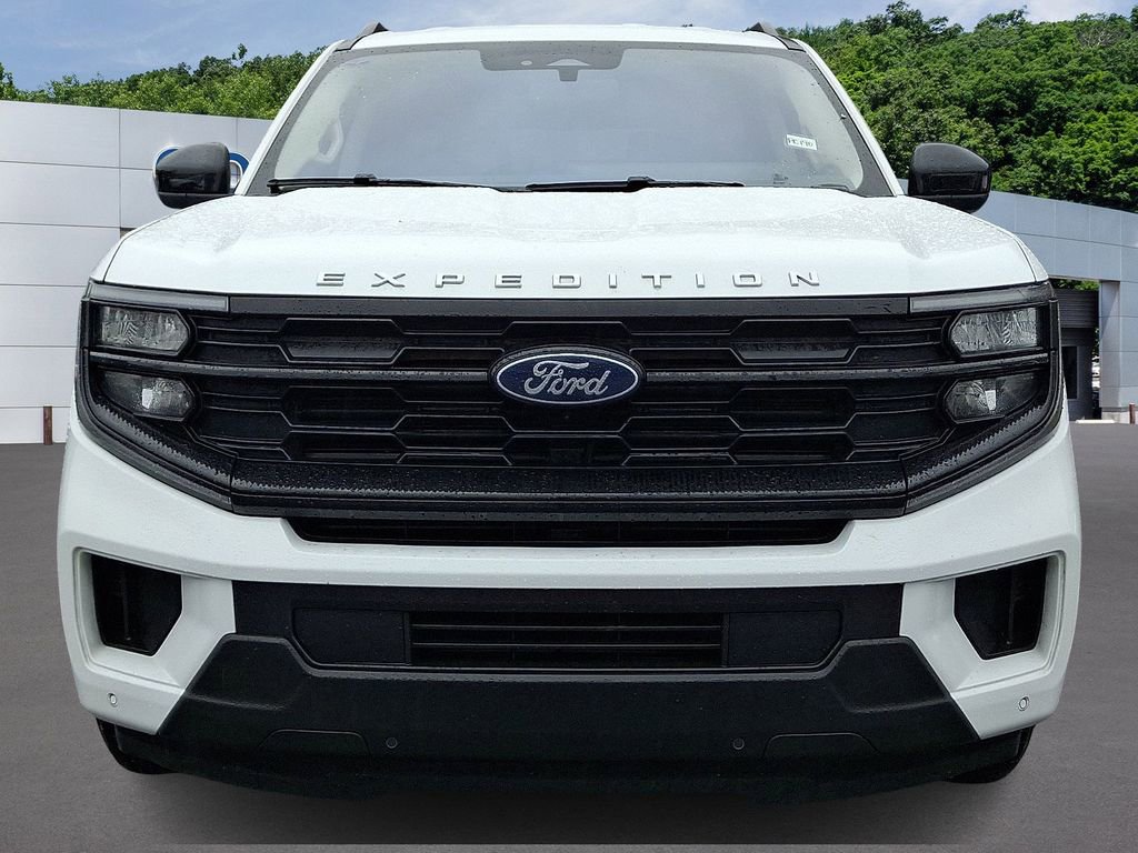 Used 2025 Ford Expedition Max Active RWD image 2