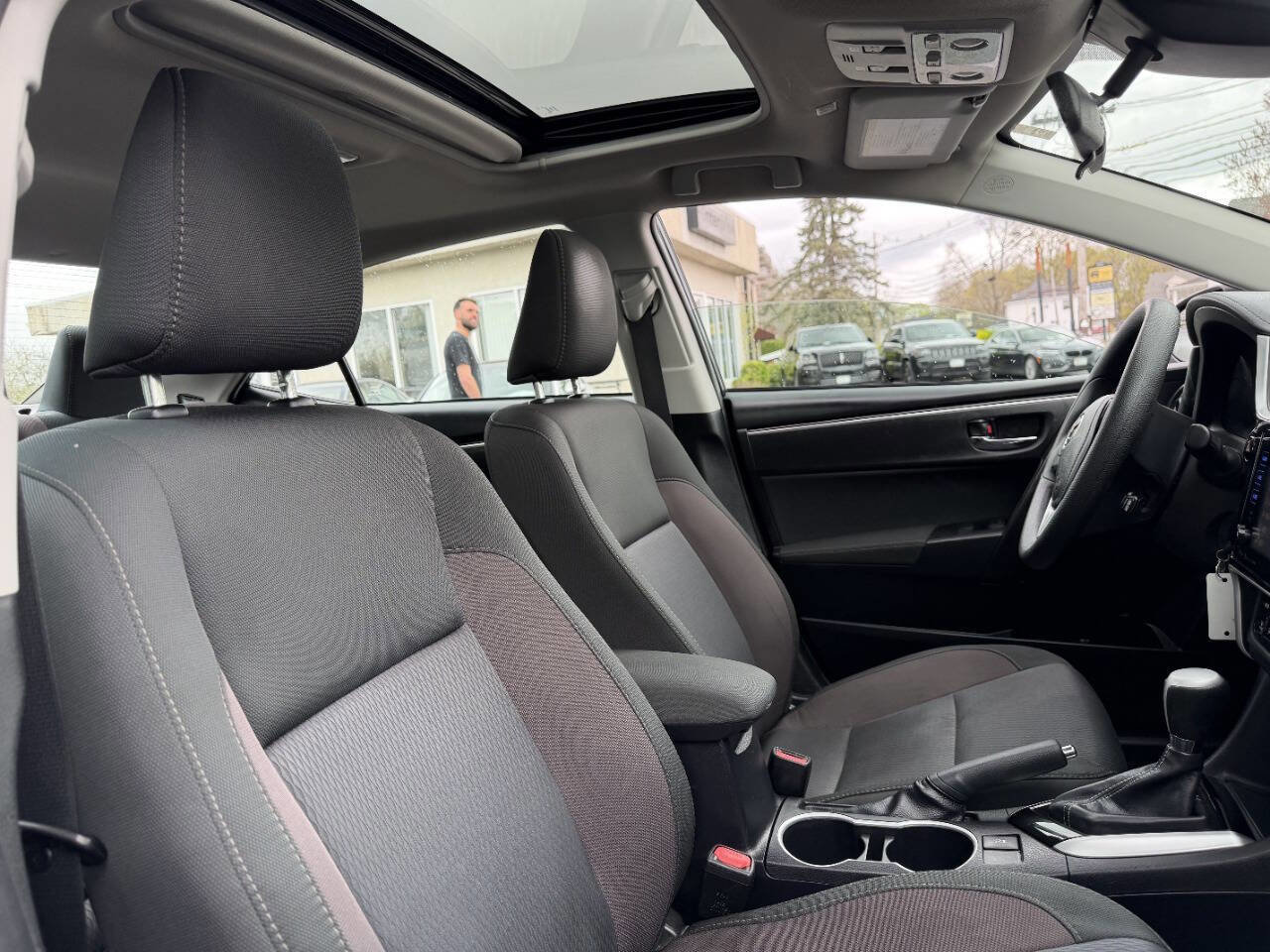 Used 2018 Toyota Corolla LE w/ LE Premium Package w/Moonroof FWD image 28