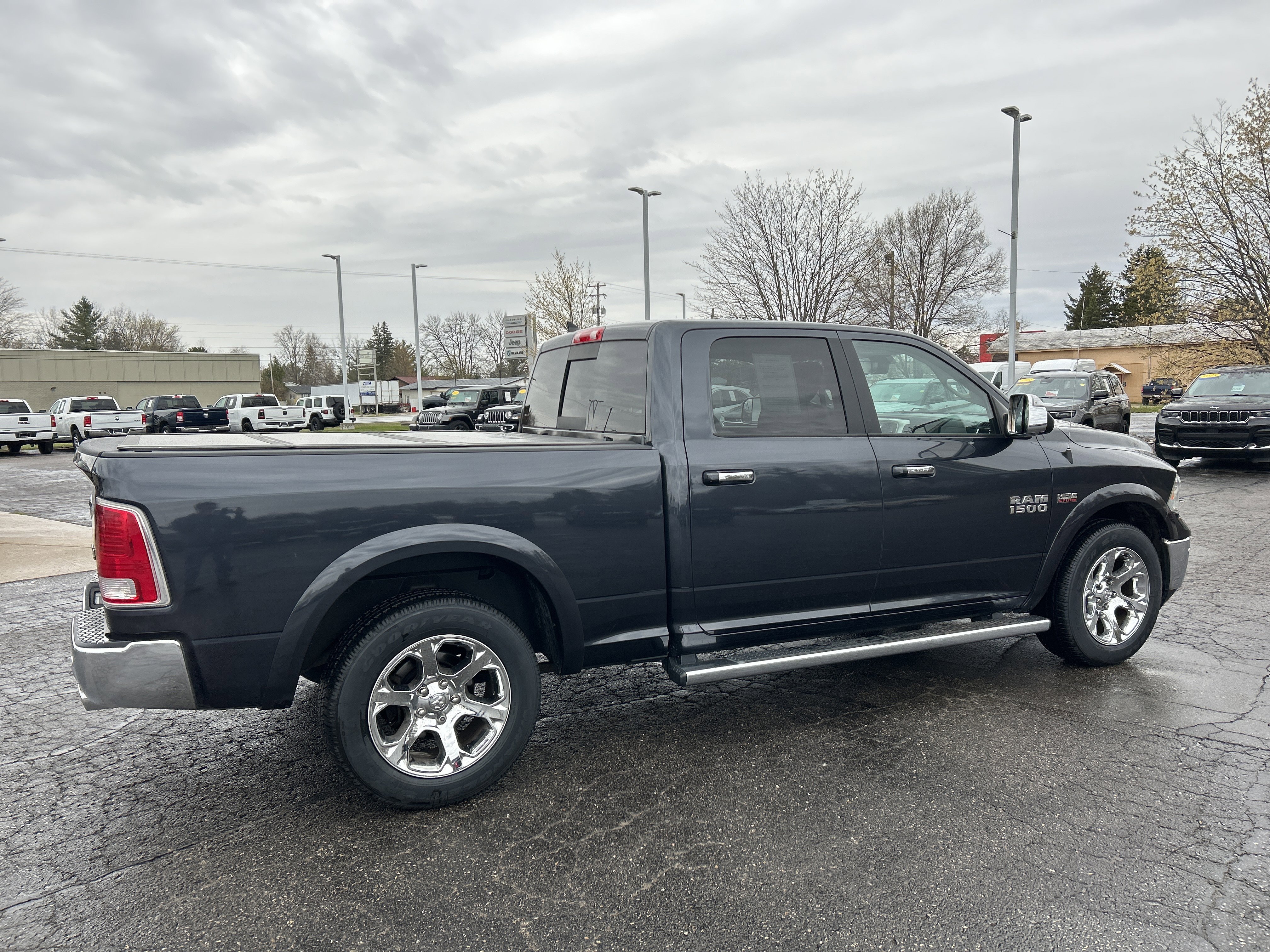 Used 2018 RAM 1500 Laramie AWD/4WD image 3
