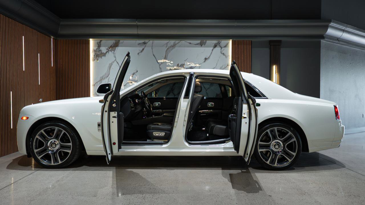 Used 2017 Rolls-Royce Ghost image 11