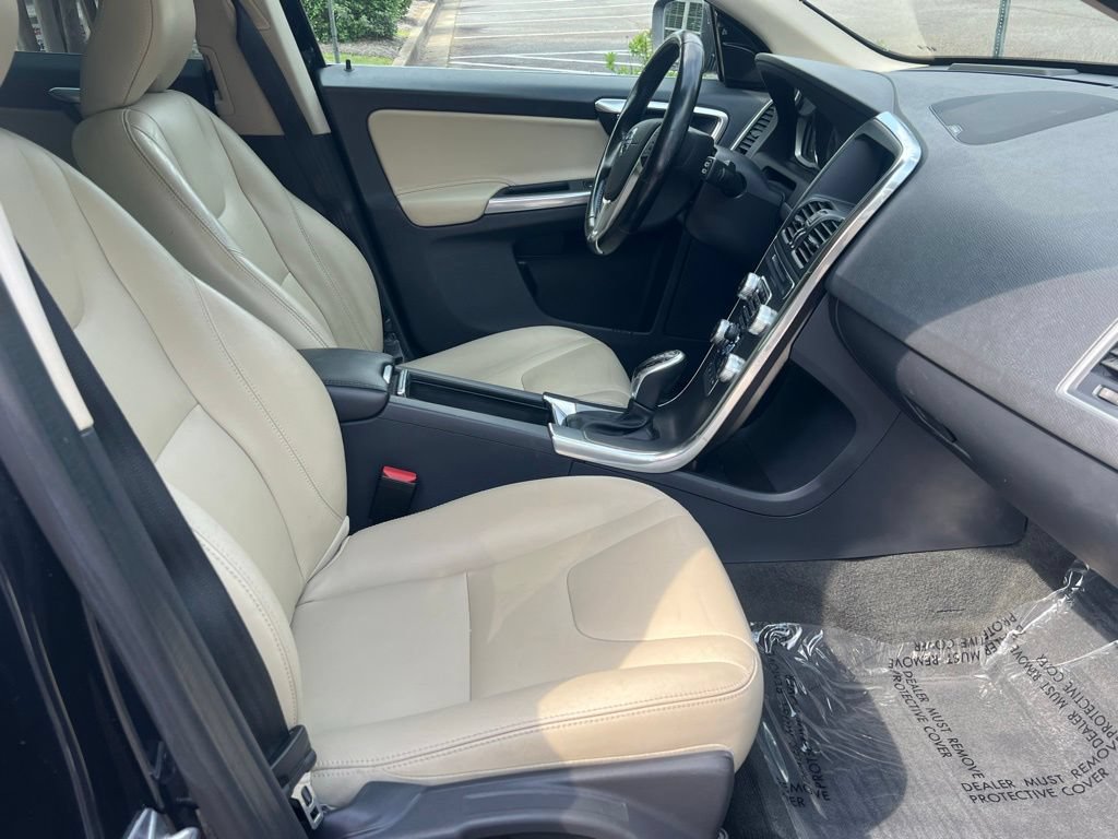 Used 2016 Volvo XC60 T6 Platinum w/ Climate Package AWD/4WD image 15