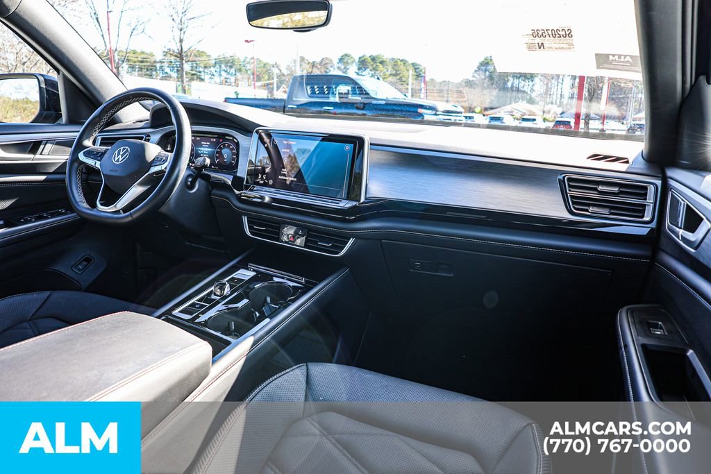 Used 2025 Volkswagen Atlas Cross Sport SE image 32