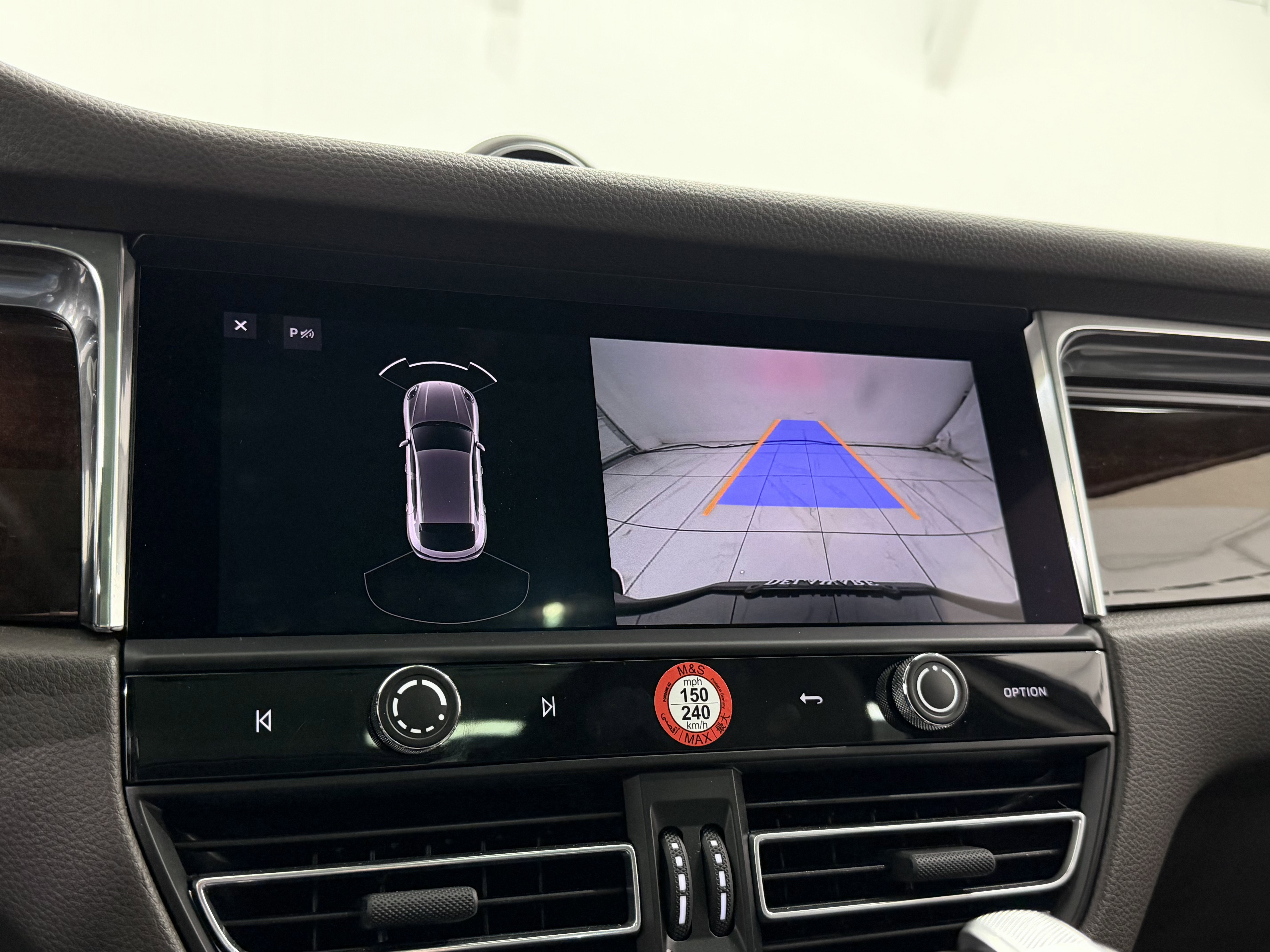 Certified 2025 Porsche Macan image 43