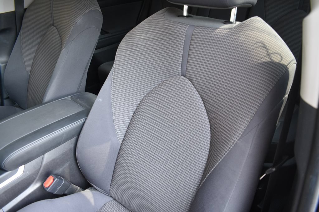Used 2025 Toyota Highlander LE FWD image 8