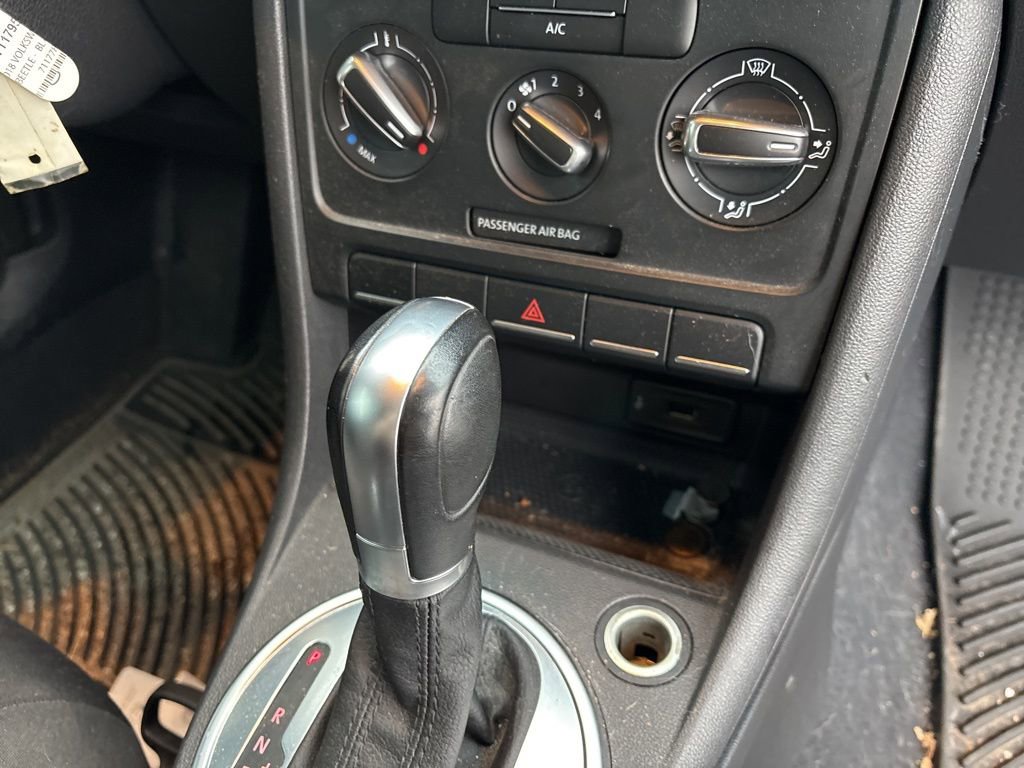 Used 2018 Volkswagen Beetle 2.0T S image 19