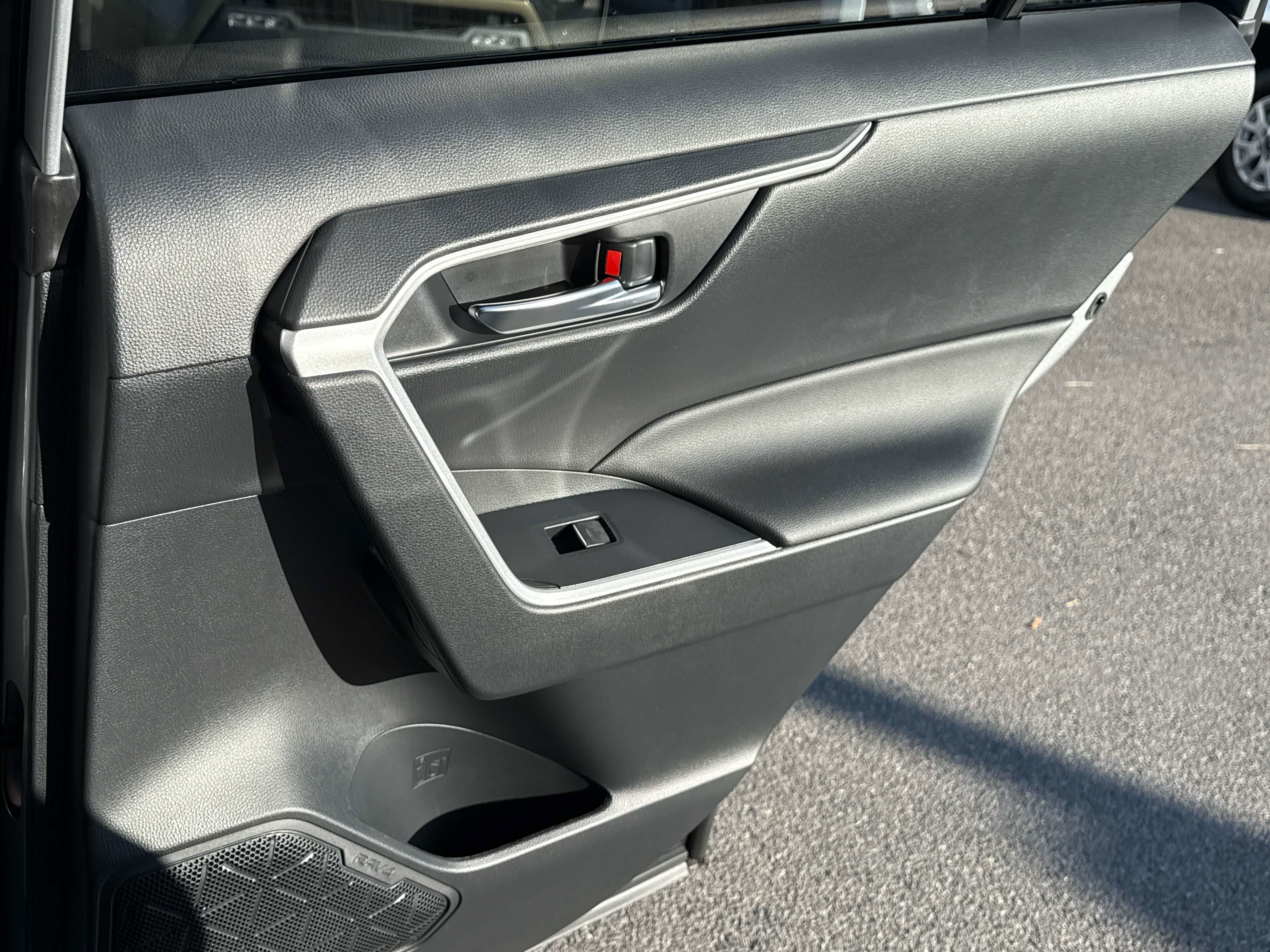 Used 2025 Toyota RAV4 XLE image 18