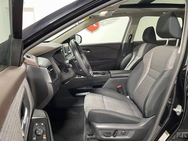 Used 2021 Nissan Rogue SV AWD/4WD image 11