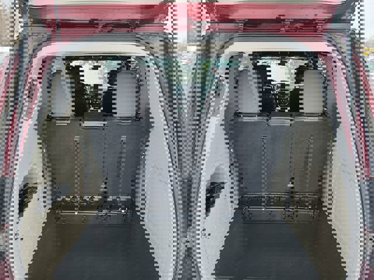 Used 2018 Dodge Grand Caravan SXT w/ Rear Park Assist Package image 22