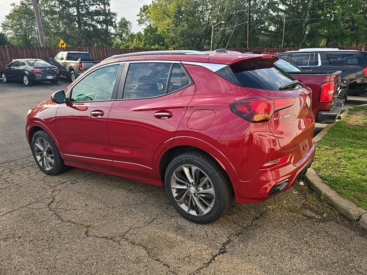 Certified 2021 Buick Encore GX Preferred w/ Sport Touring Package FWD image 3
