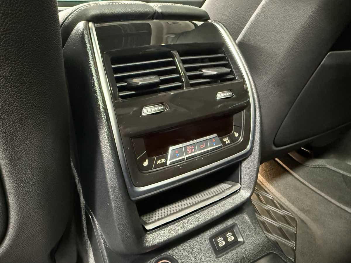 Used 2022 BMW X7 xDrive40i w/ Premium Package image 19