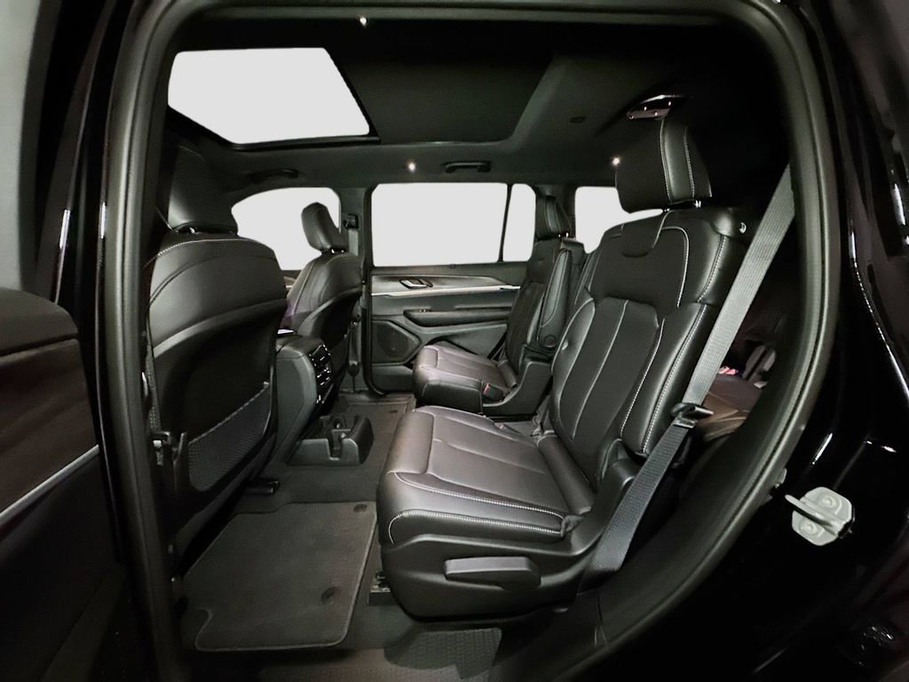 New 2025 Jeep Grand Cherokee L Limited w/ Luxury Tech Group II image 16
