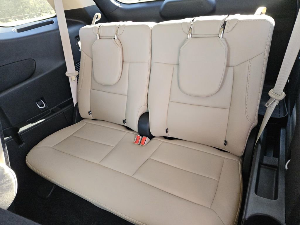 Used 2023 Ford Explorer XLT image 30