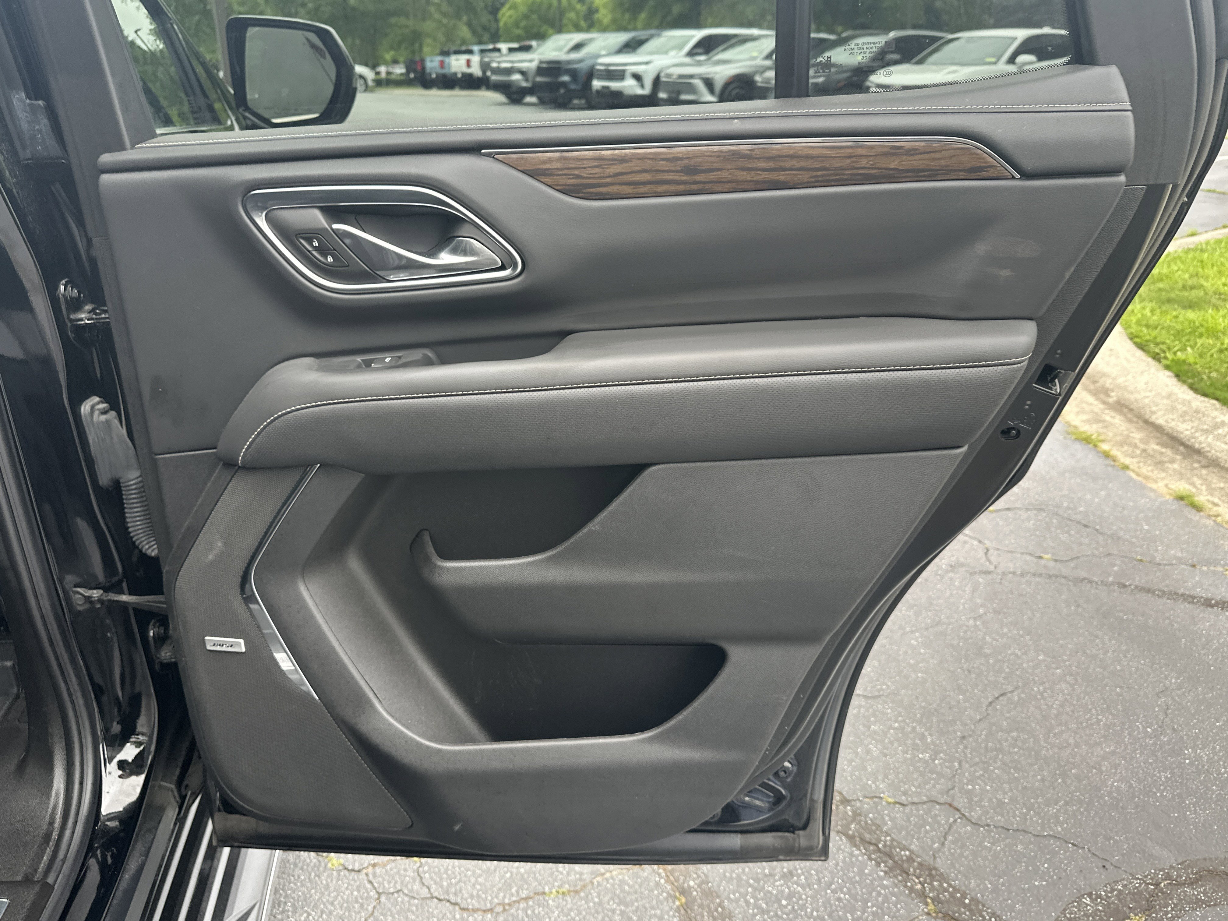 Used 2023 Chevrolet Tahoe Premier AWD/4WD image 18