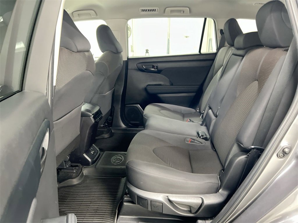 Used 2023 Toyota Highlander LE image 23